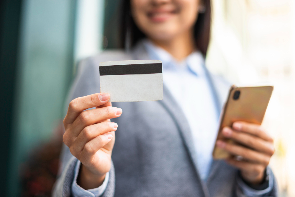 Virtual Credit Card atau Kartu Kredit Biasa, Mana yang Lebih Cocok untuk Bisnismu?