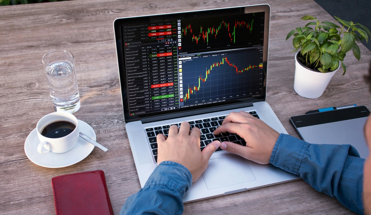 Strategi Trading Akurat dengan Grafik dan Indikator